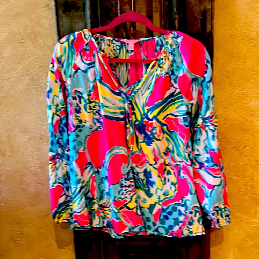 Lilly Pullitzer Top.100 percent Rayon . good condition.